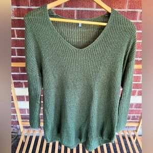 Charlotte Russe V-neck sweater 💚